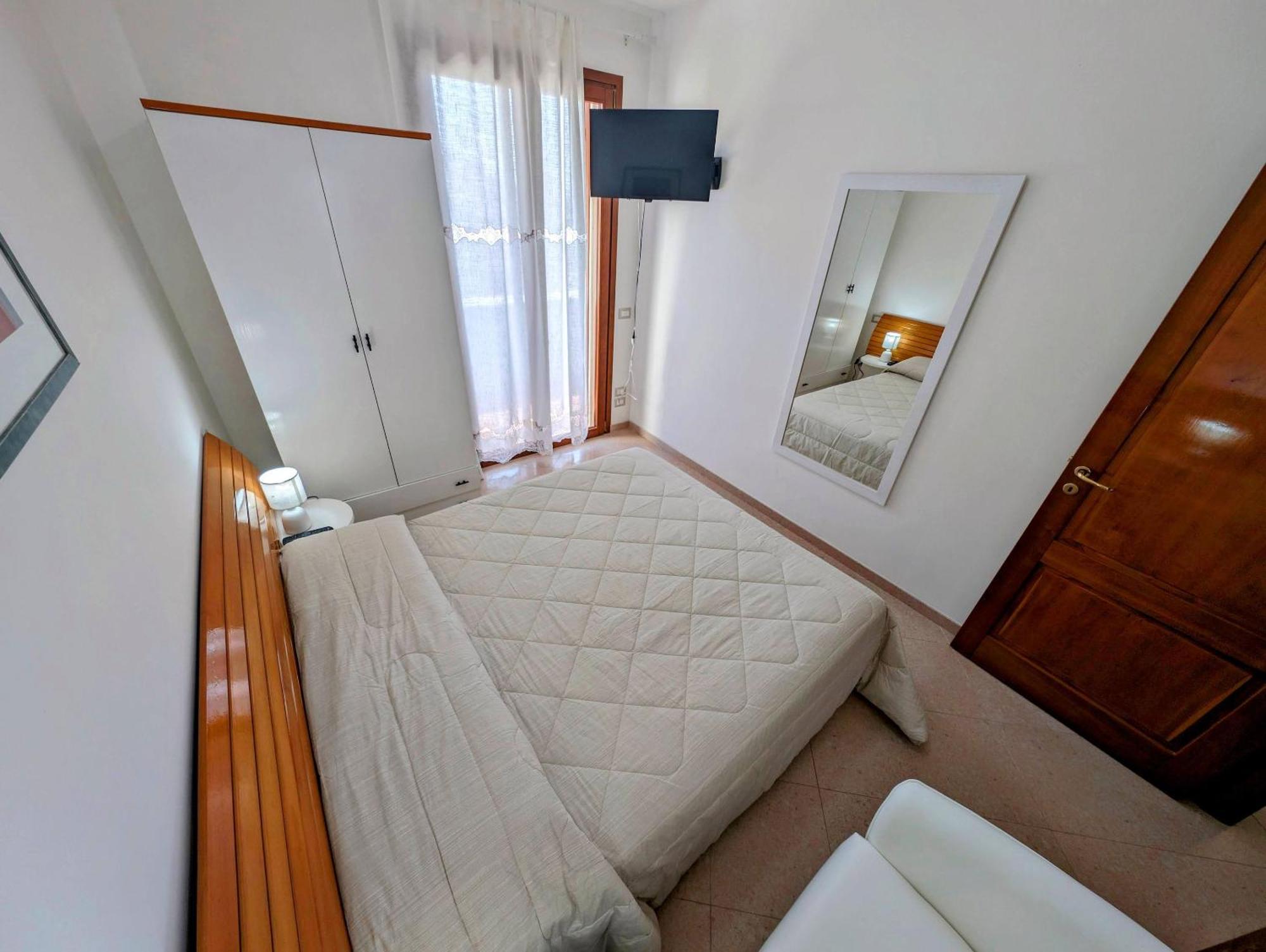 Oikia Vacanze S Cesarea Casa Rosa Su سانتا سيزاريا تيرمي المظهر الخارجي الصورة