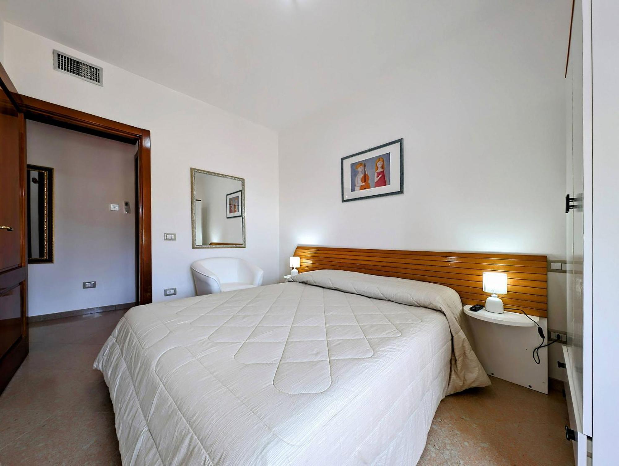 Oikia Vacanze S Cesarea Casa Rosa Su سانتا سيزاريا تيرمي المظهر الخارجي الصورة