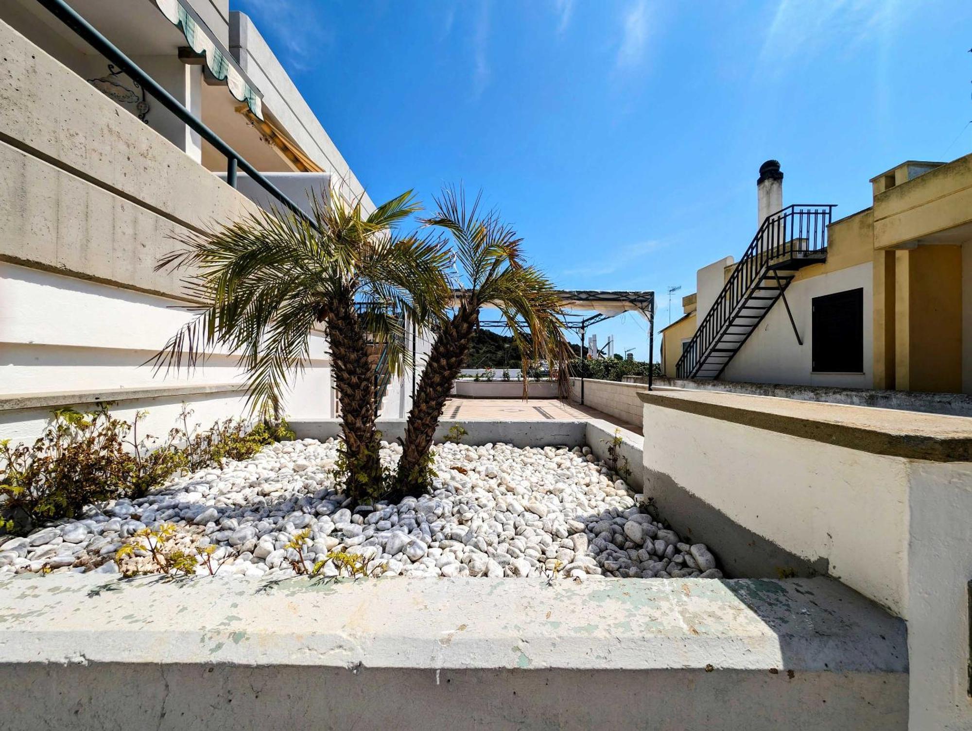Oikia Vacanze S Cesarea Casa Rosa Su سانتا سيزاريا تيرمي المظهر الخارجي الصورة