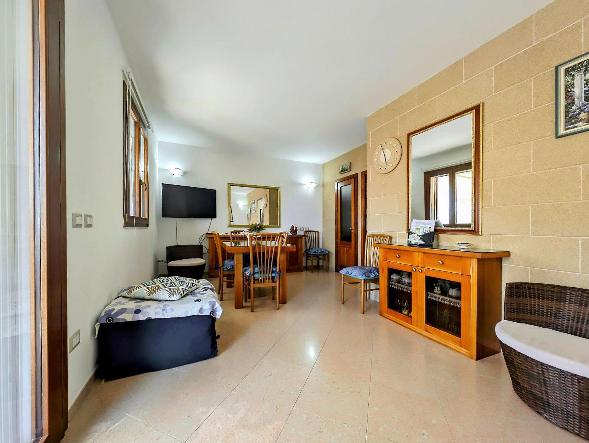Oikia Vacanze S Cesarea Casa Rosa Su سانتا سيزاريا تيرمي المظهر الخارجي الصورة